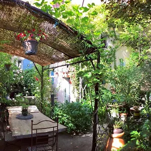 au-puits-de-la-fontaine.fr-provencehotel.com/